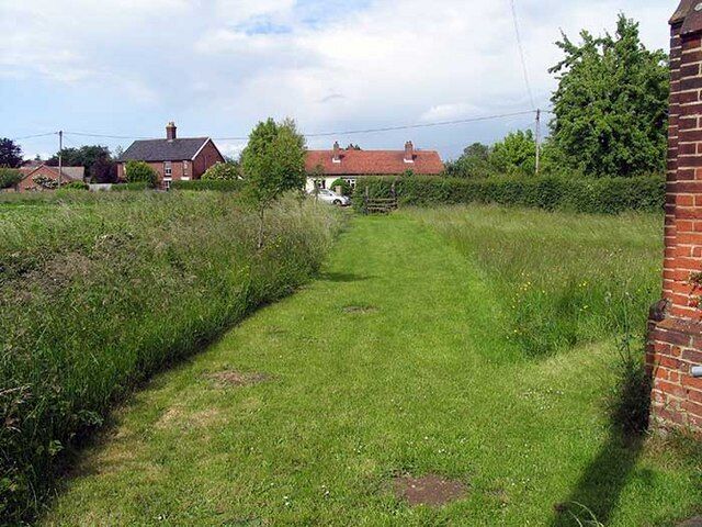 View back to road from St Edmund, Forncett End, Norfolk