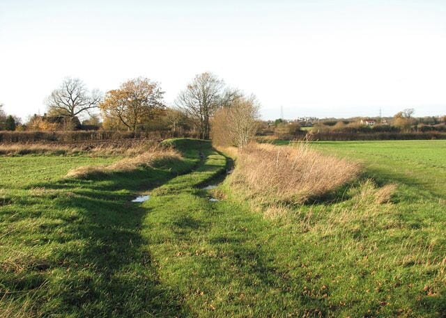Approaching School Road on a meandering lane. This public footpath starts by a former crossing cottage on the Waveney Valley Line > 1595953 - 1595964 west of the A140 (Norwich Road), leading westwards to Tivetshall St Margaret.