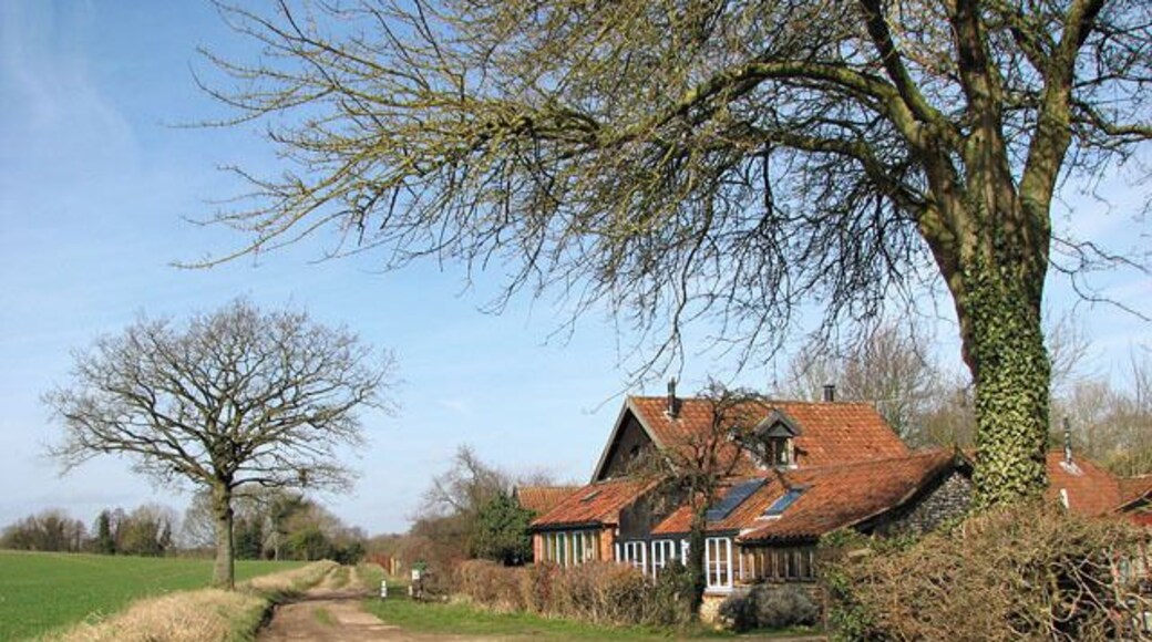 Wash Lane past Manor Farm The farm appears no longer to exist and some of the barns have been converted into housing. Wash Lane is a track with public access, linking Bradcar Road > https://www.geograph.org.uk/photo/1761808 and Sallow Lane > https://www.geograph.org.uk/photo/1762236 further to the south-east. About half way along, the lane fords the River Thet > https://www.geograph.org.uk/photo/1762177 - https://www.geograph.org.uk/photo/1762186 and a footbridge > https://www.geograph.org.uk/photo/1762181 takes pedestrians across the river without getting their feet wet.