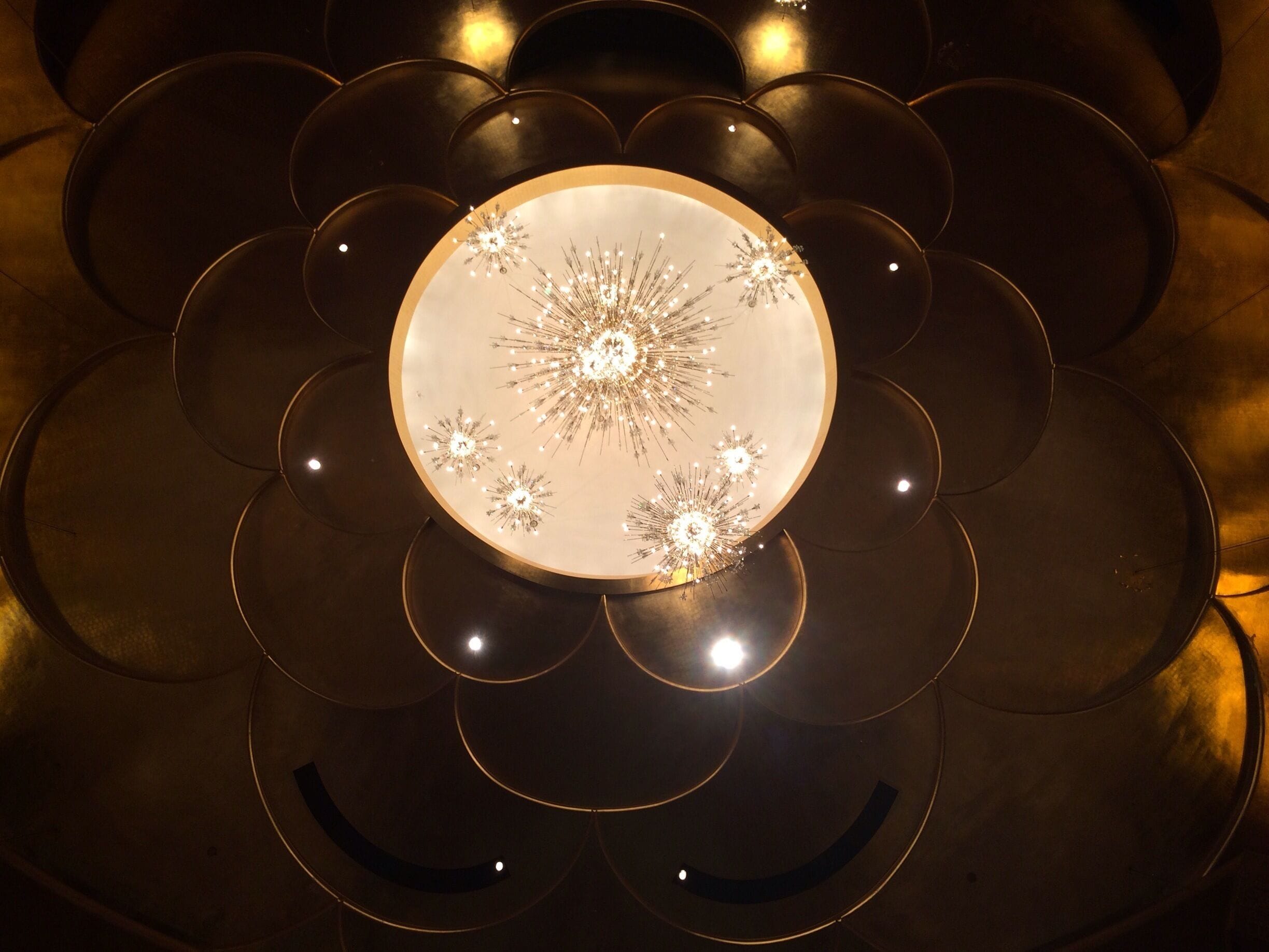 An amazing place with a great singer-Gregory Warren!  Love the chandeliers!