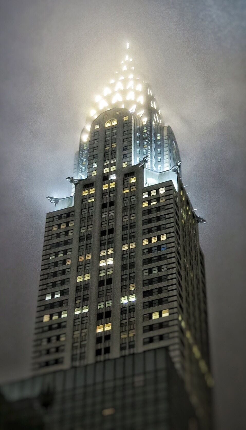 My favourite NYC building is even more beautiful on a foggy night #nyc #NewYork #architecture #manhattan #ChryslerBuilding 