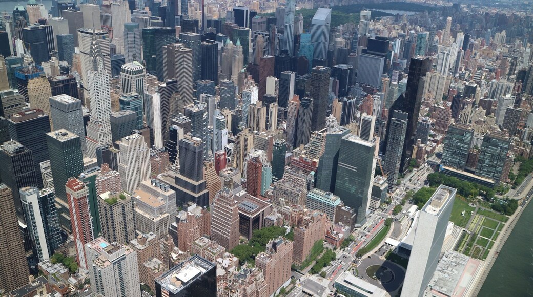 #AboveItAll #lifeatexpedia #GreatOutdoors #Perspectives
Going to New York and have the opportunity to live an experience in a doors off helicopter, is unbelievable. This photo is from the city and we can see far away the Chrysler Building that has 1,046 feet. As of 2018, this brick building is the eight-tallest building in the city, tied with The New York Times Building. #nyc #newyorkcity #lovetotravel #helicopter #amazingview