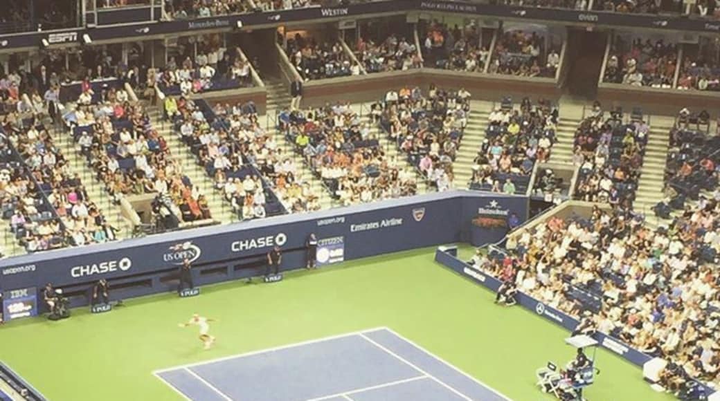 This match was a nail biter. Federer v Isner. #usopen2015