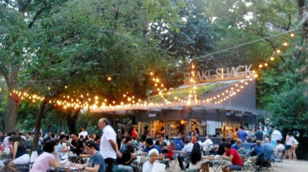 Shake Shack at Madison Square Park in New York! This is one of my favorite places to eat in NYC
