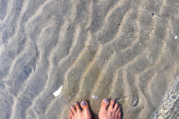 Orchard beach in the Bronx is a quiet beach with small waves suitable for little kids. This beach is inside the bay so no big waves here! There is an entry fee of $7 but the beach is a little trashed and not kept too clean. Beautiful play area abd facilities available