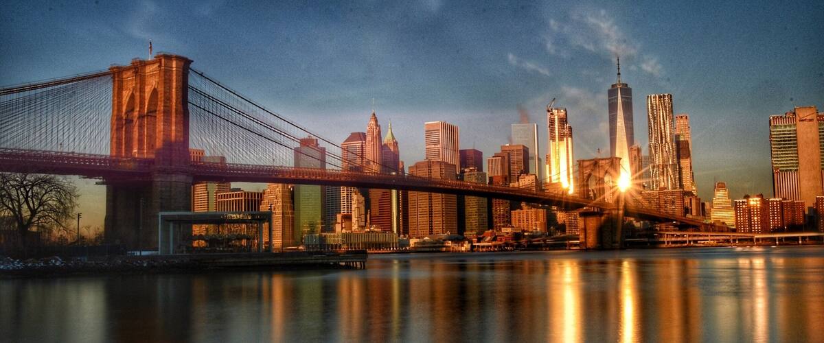 Rise and shine. #I❤️NY #sunrise #winter2017 #colorful #blue #lovemytown #citylife #cityscape #waterlust #NikonD7100 #Manfratto tripod using 10-stop ND exposed for 20sec