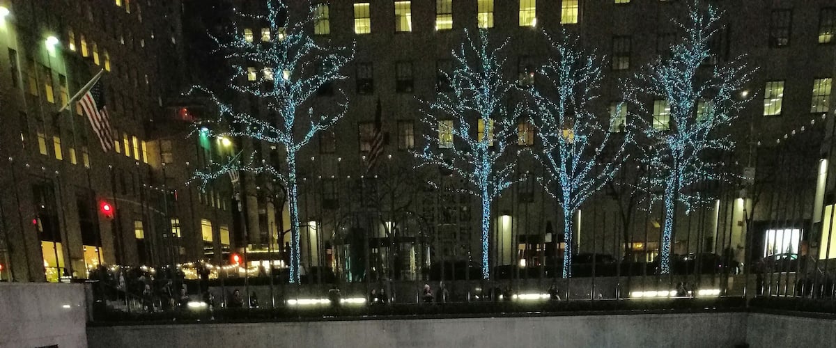 Actually was surprised at how small the rink was but it nevertheless made me feel festive and reminded me of my favourite Christmas film Elf!