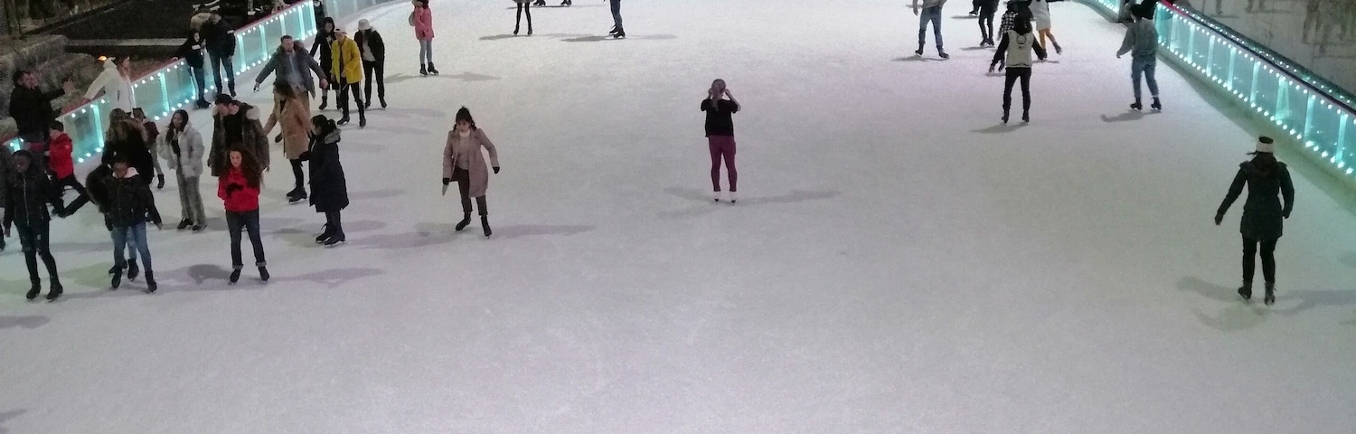 Actually was surprised at how small the rink was but it nevertheless made me feel festive and reminded me of my favourite Christmas film Elf!