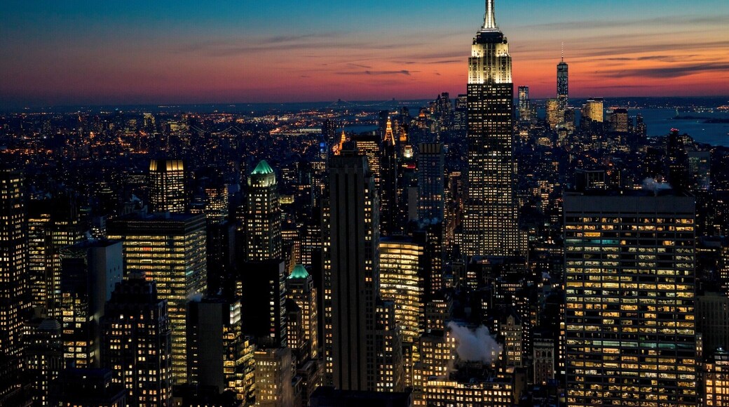 30 Rockefeller Plaza is an Art Deco skyscraper in the middle of Rockefeller Plaza in Manhattan. At 850 feet (260 m) high, the 70-story building is the 14th tallest in New York City and is a great place for capturing views at sunset (especially because it offers views of the Empire State Building).
To get this shot, head to the top of Rockefeller Center, known as "Top of the Rock." The entrance is on W 50th St between 5th and 6th Avenues. Tickets can be purchased on the basement level of building. Be sure to purchase your tickets in advance in order to make your way to the top by sunset (the entry system is timed). Also allot time for a security screening and wait times at the elevator.
Once you arrive at the observation deck take the escalator to the upper levels where your views won't be impeded by the glass windscreens. Tripods are not allowed (although monopods are allowed), but you can rest your camera on the stone barriers of the upper observation deck. Additionally you can use a table-top tripod for stability.
#StunningStructures
#UrbanJungle