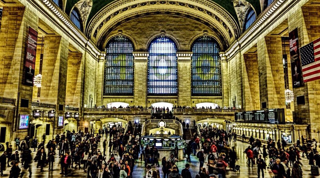 One of the most beautiful buildings in NY. To think they almost demolished the building in the 70's. Thank God Jackie Kennedy saved it.
#architecture
#URBANJUNGLE