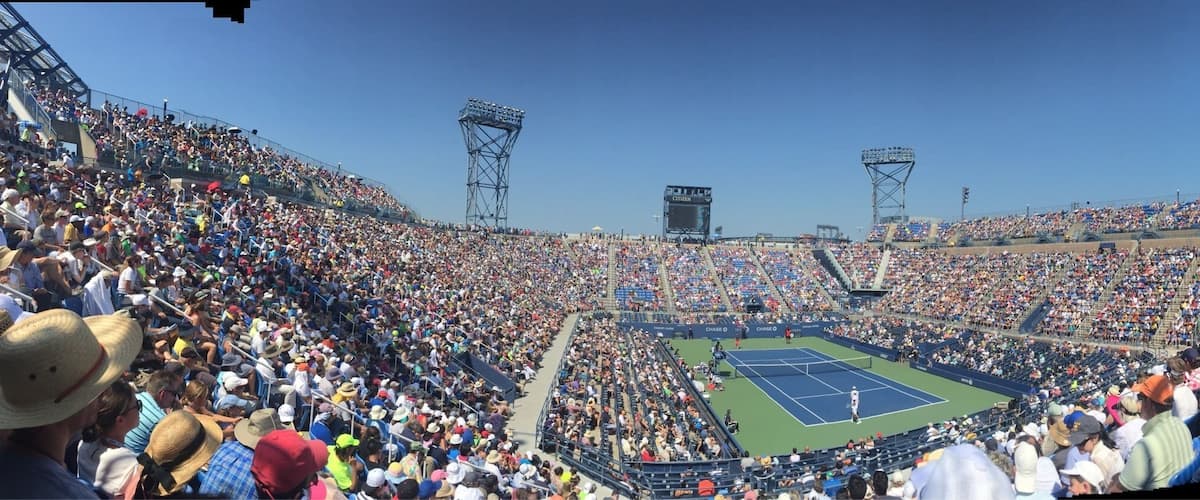 @USOpen 2015 Louis Armstrong stadium at its full capacity. No more entry or reentry. #tennis #sport #iphone6   The line to get into stadium is wrapped around like a snake.