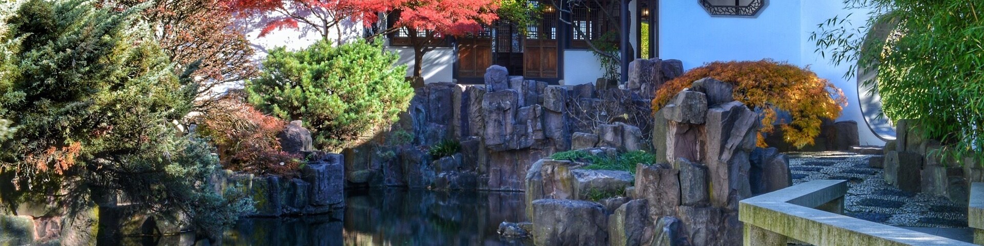 This is a hidden gem in Staten Island. It's easy to get to by public transportation too. Beautiful garden for $5 admission it's totally worth it. #colorful #waterlust #autumn #fallcolors #fall🍁 #I❤️NY #nature #NikonD7100 #Manfratto tripod. #lovemytown