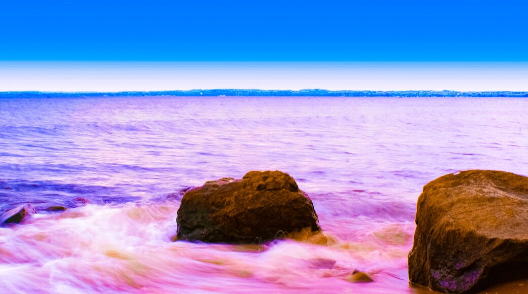 Staten Island used to be a touristy beach area in the 1900s for a reason. Fun fact: I've never traveled and want to take my mom to Hawaii after a very hard 2 years. She had a heart attack in 2017 and a we lost Dad last August. Hope to create some good memories. Thank you. #adventure #hawaii