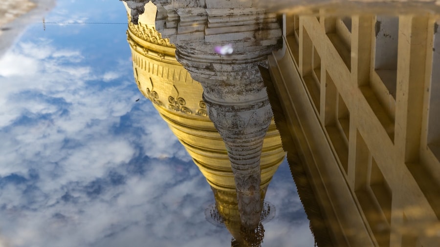 “If water is still enough, everything is reflected clearly. If mind is calm, then wisdom grows.” Zhao De