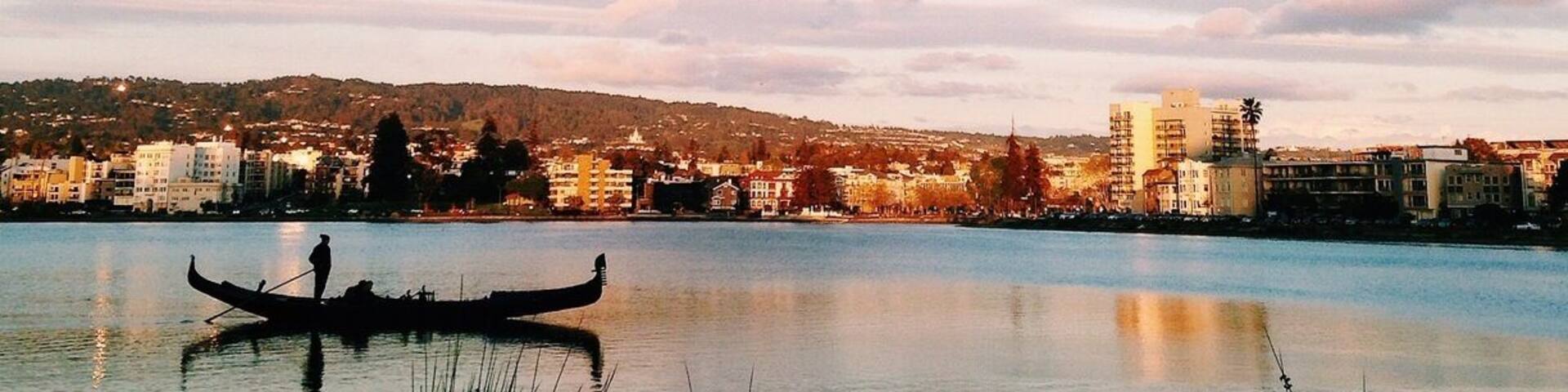 Since 2010 the walking path and landscaping around the entire lake has been upgraded. It's now very beautiful. During daylight hours it's safe to walk around the entire lake, along with all the families, musicians, runners, and people walking their dogs (and once I saw a duck on a leash being taken for a swim). The gondola is often out at sunset.
