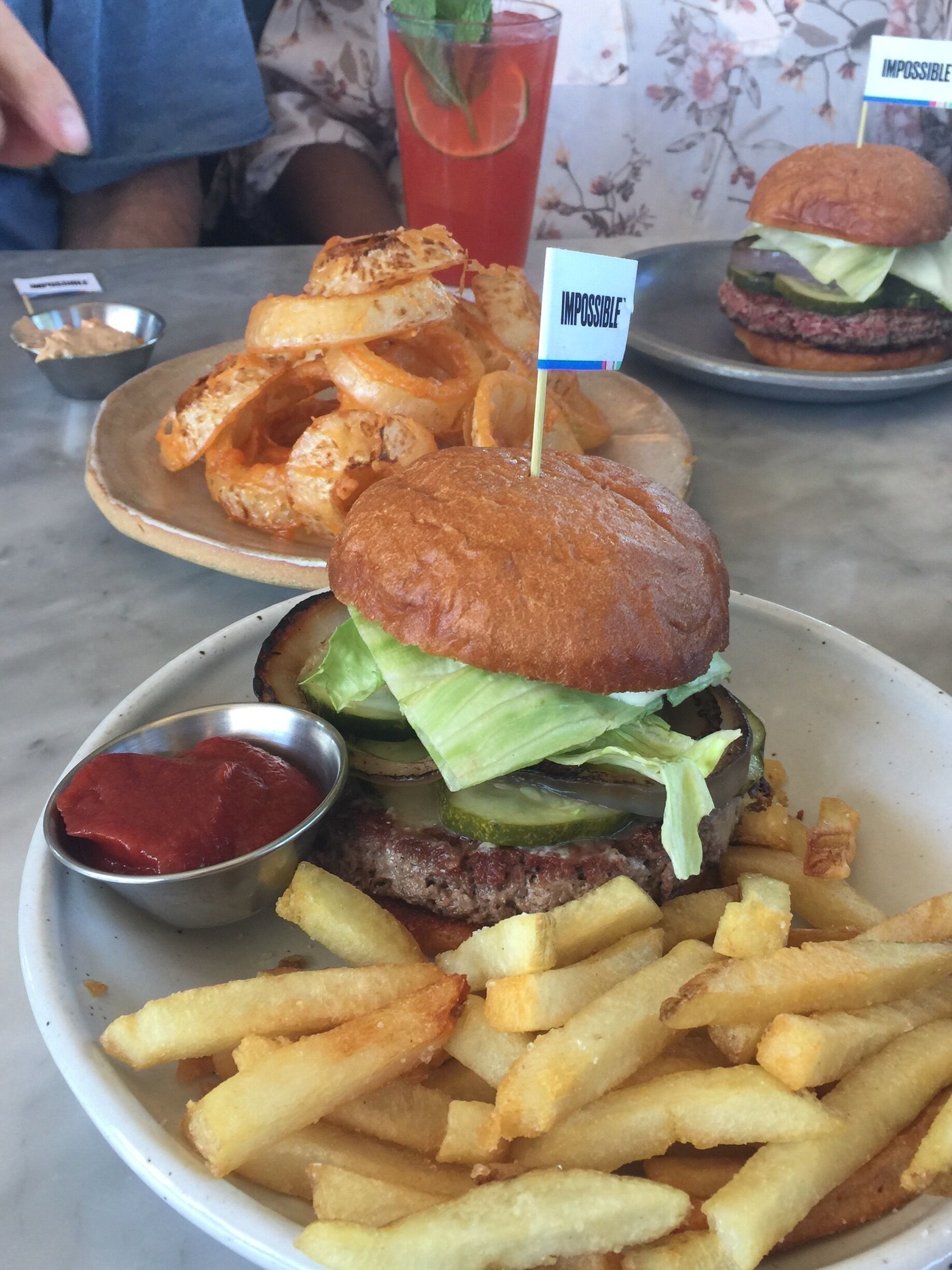 Omg the best burger I've had since "real meat" 
Fries where crunchy but light
#impossibleburger #Oakland #Vegan