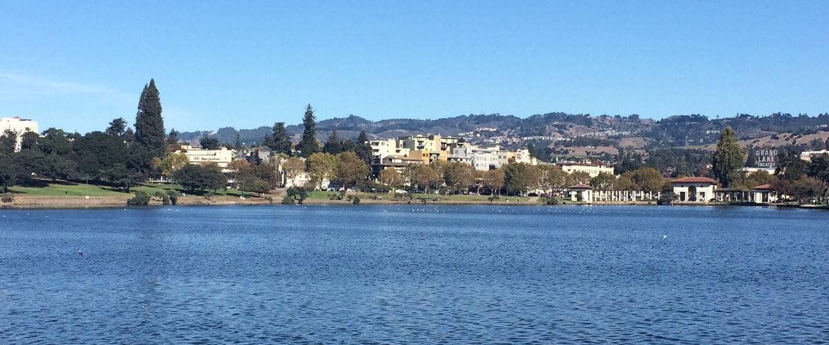 Surprisingly beautiful lake Merritt at Oakland, CA.