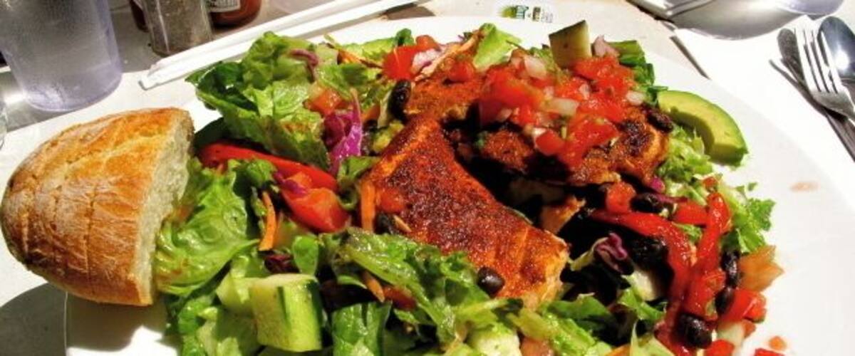 This was one of the best salads I've had the pleasure of eating. The salmon almost melted in my mouth. The greens were organic and tres delicious!!! I still dream about it! #food #goodeats #Oakland