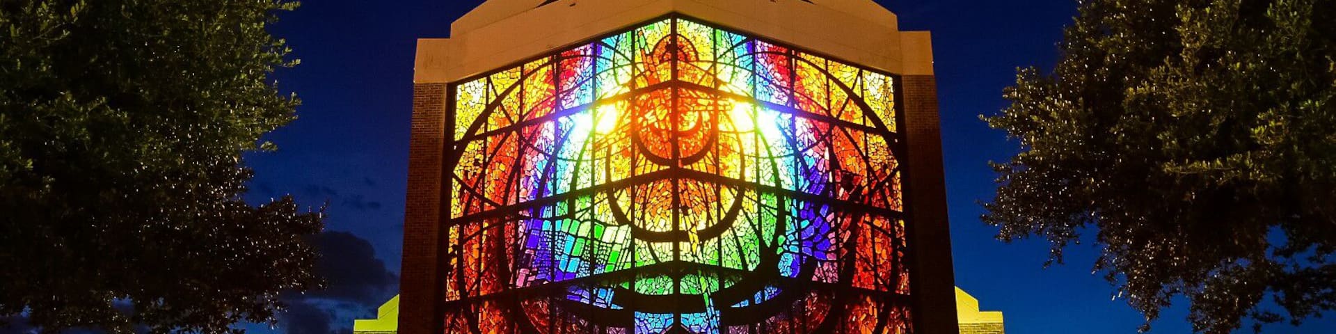 While on a recent family roadtrip I stumbled across this amazing stained glass on the campus.
I was driving to a different area to go shooting and felt obligated to stop and shoot this amazing work!
I love exploring unfamiliar areas to find these photographic gems!