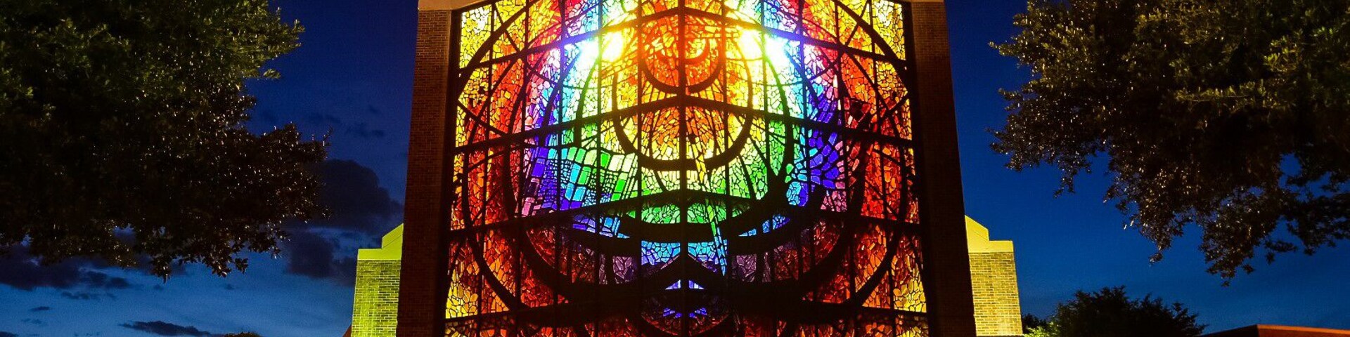 While on a recent family roadtrip I stumbled across this amazing stained glass on the campus.
I was driving to a different area to go shooting and felt obligated to stop and shoot this amazing work!
I love exploring unfamiliar areas to find these photographic gems!