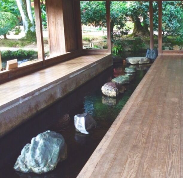 Korakuen gardens were designed in the kaiyu style (scenic promenade) and have been considered one of the 3 most beautiful gardens in Japan. 