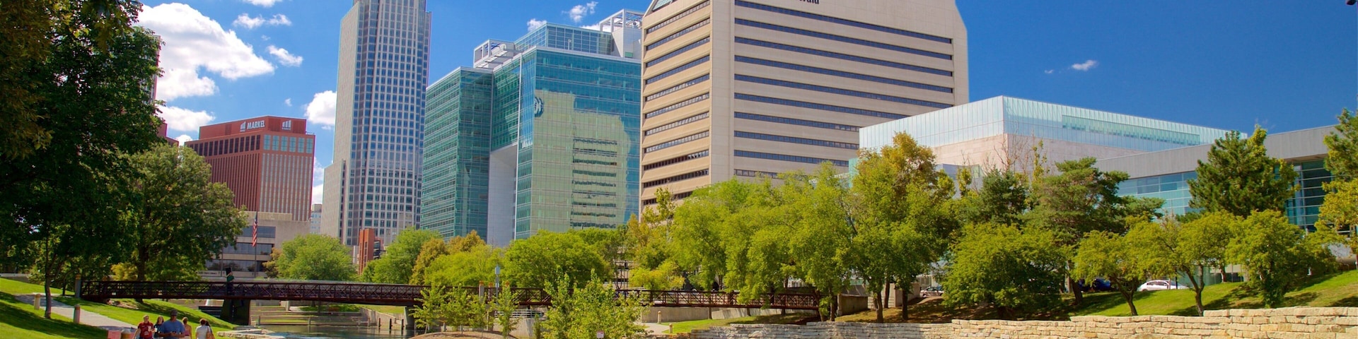 Omaha que incluye una ciudad, un edificio alto y un río o arroyo