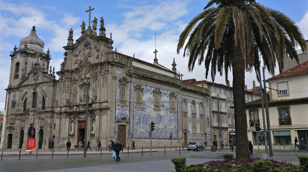 One of many churches in Porto, the Igreja do Carmo church has incredible tile work on the side façade.
#Porto #Portugal #Merch #LifeAtExpedia #stunningstructures