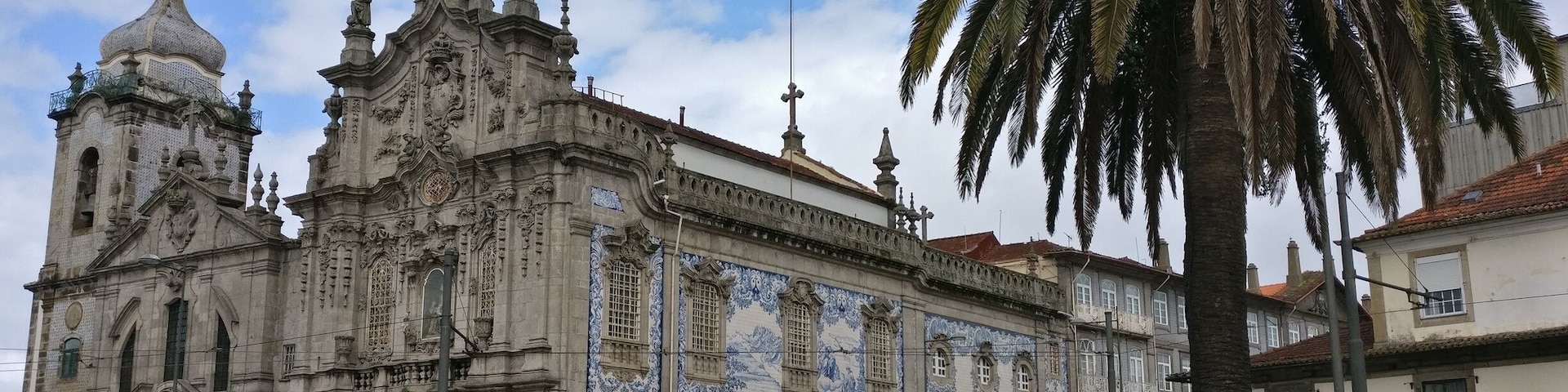 One of many churches in Porto, the Igreja do Carmo church has incredible tile work on the side façade.
#Porto #Portugal #Merch #LifeAtExpedia #stunningstructures