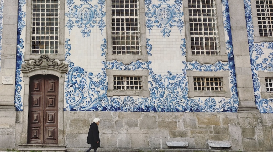 View of the side façade of the amazing Carmo church. The tile work is very different in Porto than what you'd find in Lisbon and makes the city stand out even more.
#Porto #Portugal #Merch #LifeAtExpedia #StunningStructures