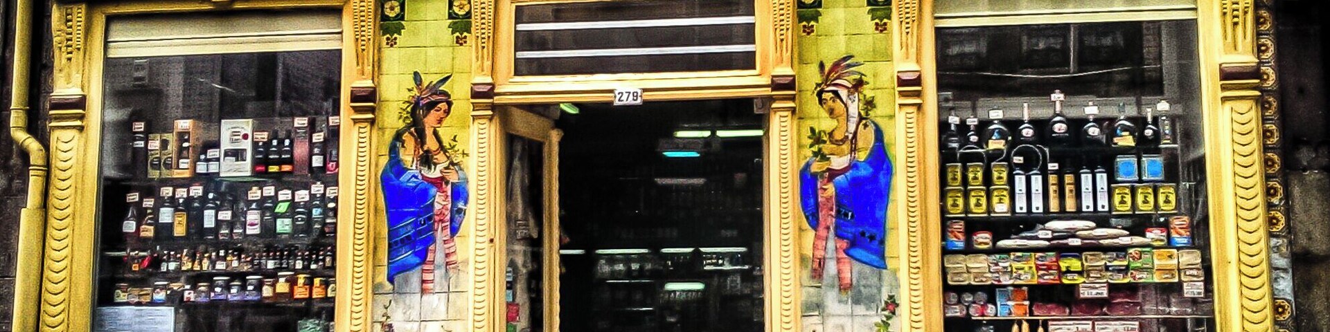 A Pérola do Bolhão, a traditional grocery store founded in 1917 in Oporto.
The amazing city of Porto, also known as Oporto in English, is located along the Douro river estuary in the North of Portugal and is the second-largest city of the country. Declared as a World Heritage Site by UNESCO in 1996, planning a visit to the historic center of Oporto is the best way to know its origins.
Read about this amazing city and lose yourself in history: http://bit.ly/1QRDG6n