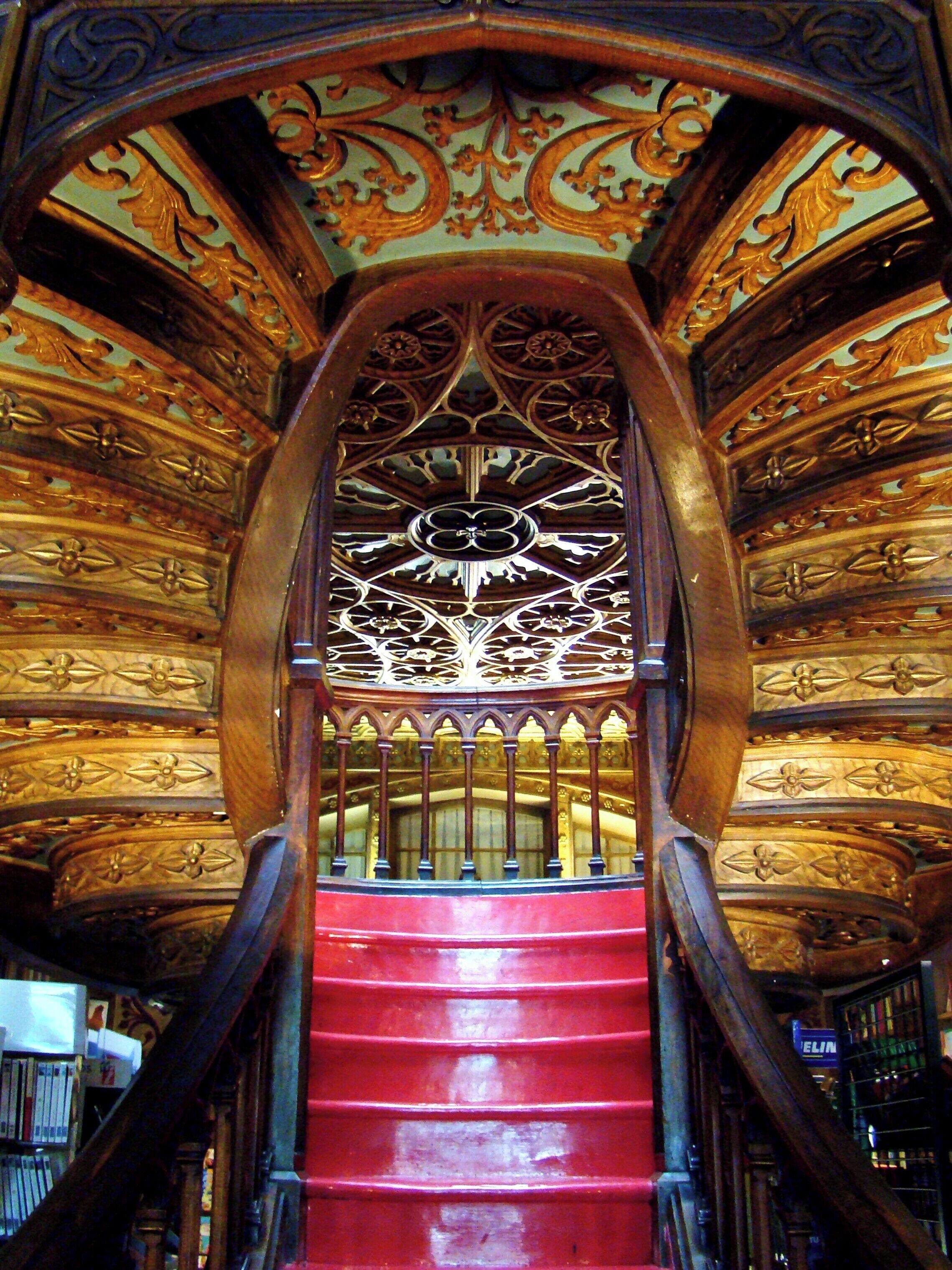 #oporto #porto #portugal #lello

A Livraria Lello é considerada uma das livrarias mais bonitas do mundo. Já a visitei várias vezes a cada visita que fiz à cidade do Porto. Nesta minha última visita fui surpreendido com a notícia de que a entrada era paga. O preço da entrada pode, no entanto, ser deduzido do preço da compra de qualquer livro.

Lello Bookstore is considered one of the most beautiful bookstores in the world. I have visited it several times every time I visit Oporto. On this last visit I was surprised by the news that the entrance was paid. The price of the ticket may, however, be deducted from the price of the purchase of any book.