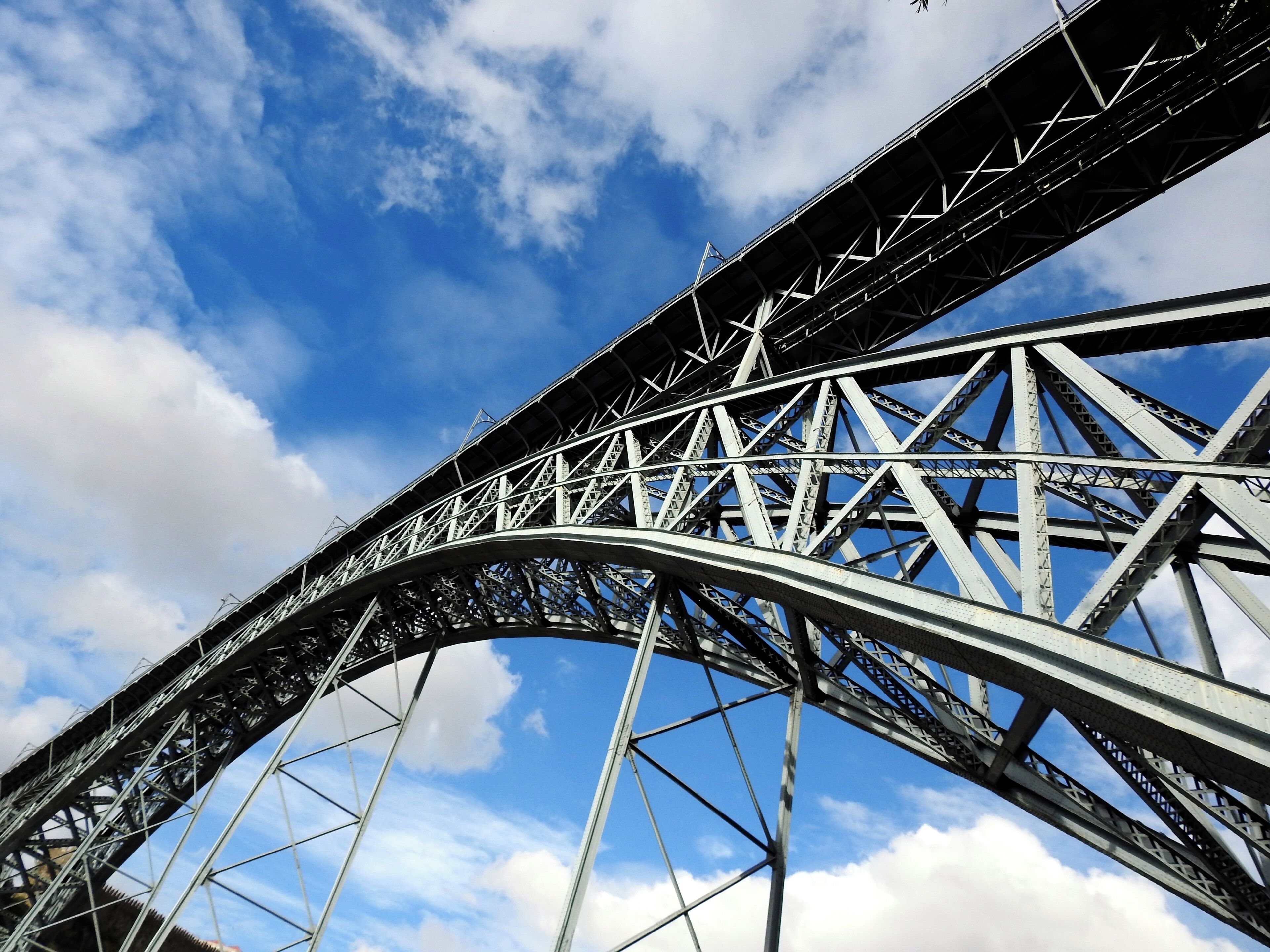 #Porto #Portugal #bridge #ponte

A ponte de D. Luiz I foi construída, no final do século XIX, sobre o rio Douro, ligando a cidade do Porto a Vila Nova de Gaia. A ponte tem dois tabuleiros. No superior circula uma linha de Metro do Porto e no inferior circulam viaturas e pedestres. Vale a pena atravessá-la a pé tanto pelo tabuleiro superior como pelo inferior. Vista magnífica sobretudo no final do dia.

The D. Luiz I bridge was built at the end of the 19th century over the Douro river, linking the city of Porto with Vila Nova de Gaia. The bridge is double-deck metal arch bridge. In the upper one runs a line of Metro do Porto and in the lower circulate vehicles and pedestrians. It is worth walking across both the top and bottom decks. Magnificent view especially at the end of the day.