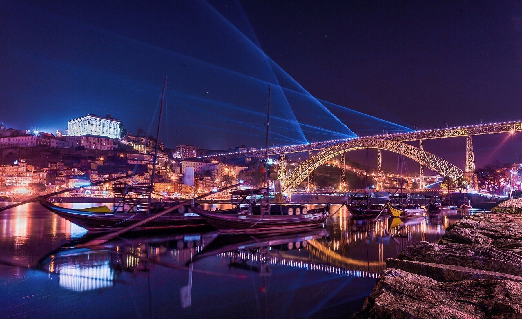 Views of D. Luis I bridge in Porto.

#bvstrove