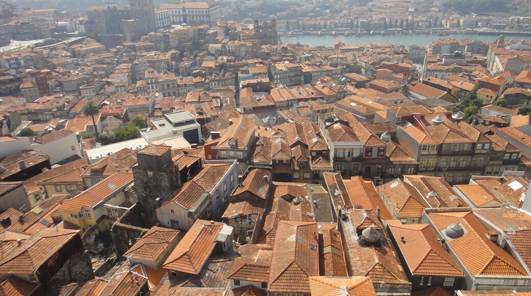 This tower is in fact the bell tower of the Clérigos Church and once was the highest building in Portugal. The panoramic view from upthere is the most complete from Porto and well worth the 230+ steps’ climb. Looking south you can see the Douro and the messy display of dark-orange rooftops on Miragaia and Massarelos rooftops.
More about Porto on:
http://www.geekyexplorer.com/porto-with-heart-and-soul/