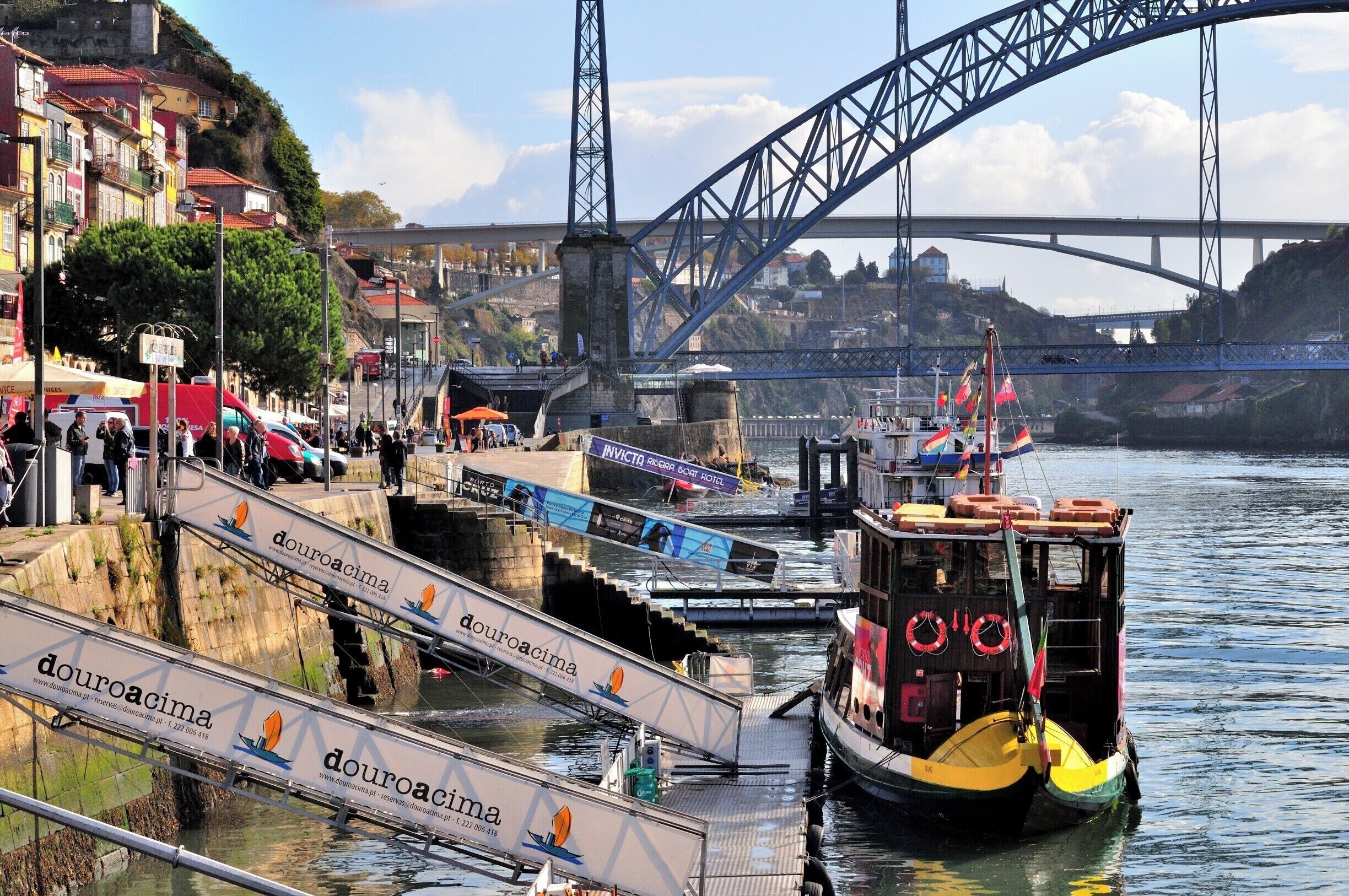 iconic boats, iconic bridge