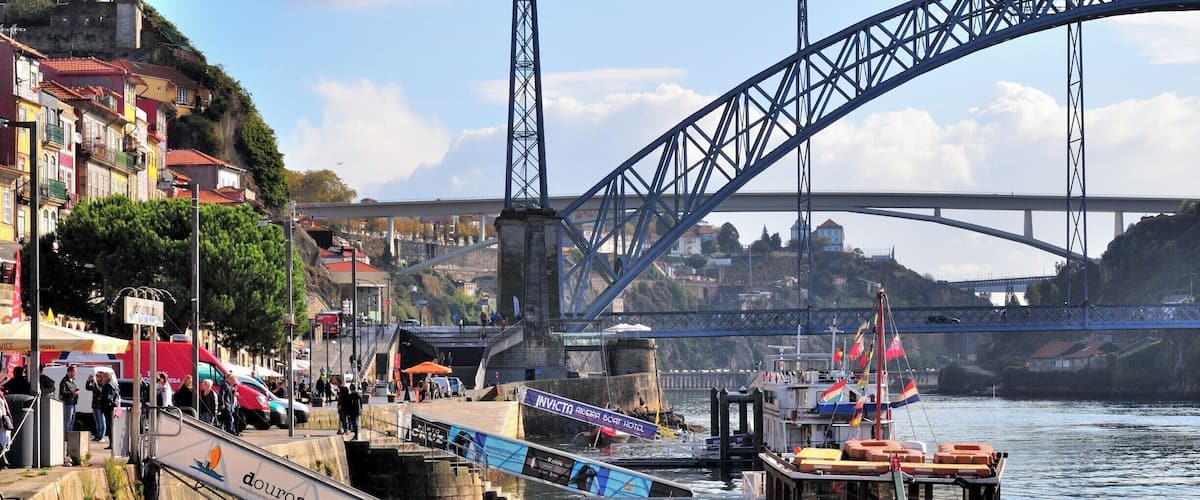 iconic boats, iconic bridge