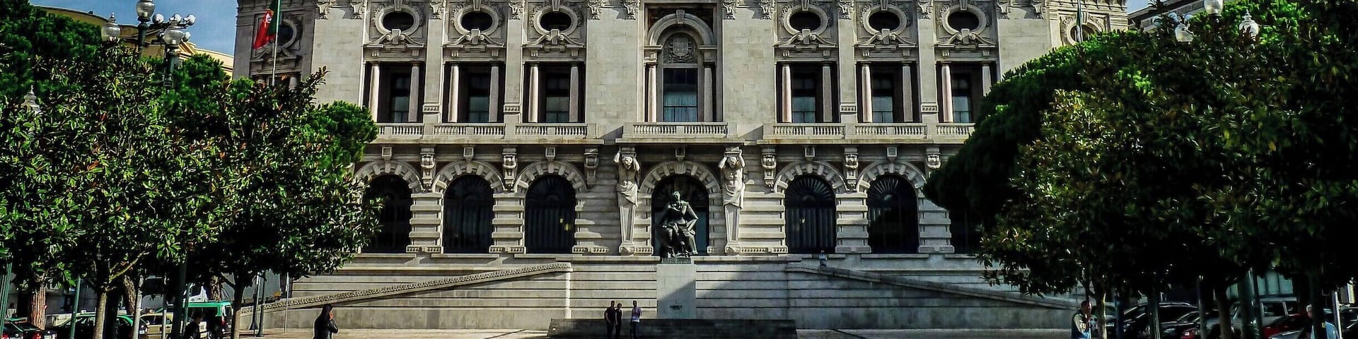 The amazing city of Porto, also known as Oporto in English, is located along the Douro river estuary in the North of Portugal and is the second-largest city of the country. Declared as a World Heritage Site by UNESCO in 1996, planning a visit to the historic center of Oporto is the best way to know its origins.
Read about this amazing city and lose yourself in history: http://bit.ly/1QRDG6n