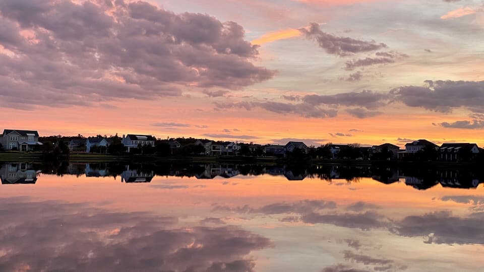 #lakenona #lakenonafl #canvasrestaurant #laureatepark #lifeinlaureatepark #inthenonahood #nonahood #sunset #orlandosunset #centralflorida #thecitybeautiful #citybeautiful #orlando #orlandofl #orlandoflorida #nonasunset #pinkskies #beautifulnight