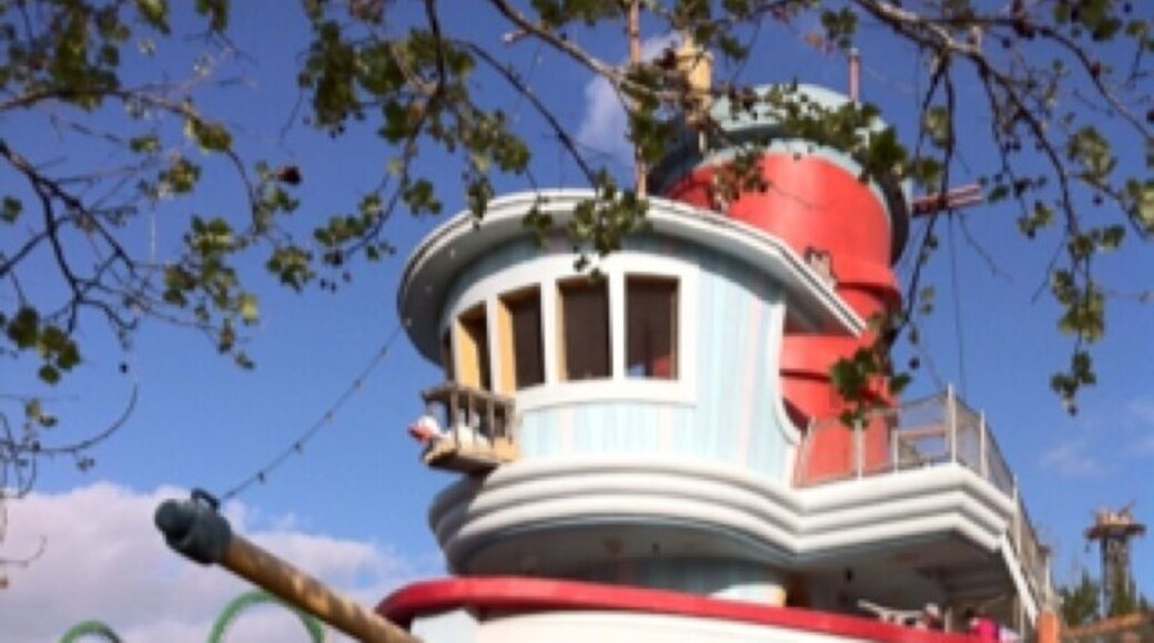 "Well blow me down!" At Universal Studios Popeyes ship "The Olive" is a play area for kids.
However, on the second deck you'll find water cannons to squirt unsuspecting passengers of Popeye & Bluto's Bilge-Rat Barges ride.
Look for a piano with painted keys. Play the notes and you’ll hear Popeye’s theme song.