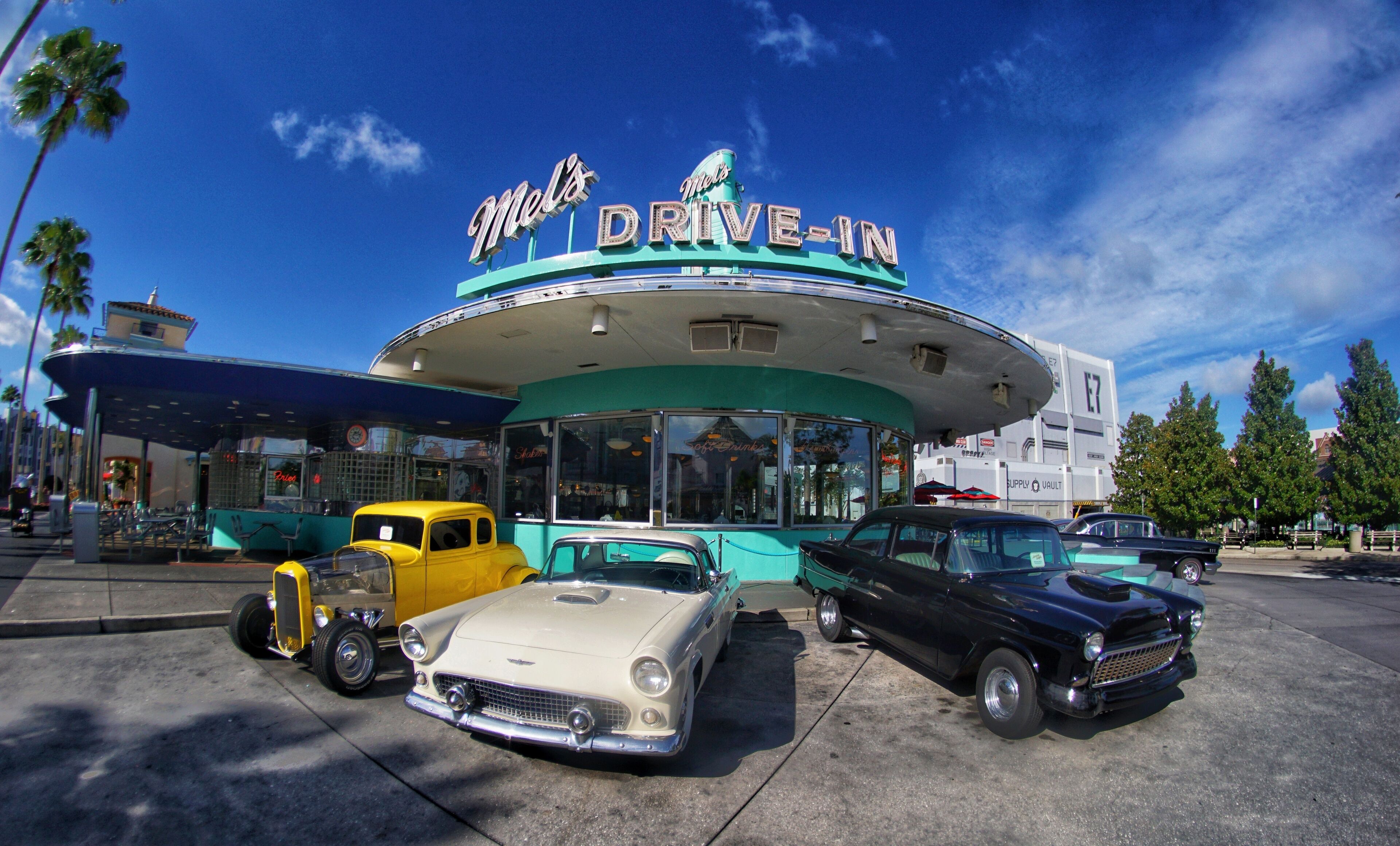 Mel"s Drive In at Universal Studios, Orlando.
Great vintage cars.
Taken with a Sony a6000 with fisheye lens ( opteka ). 