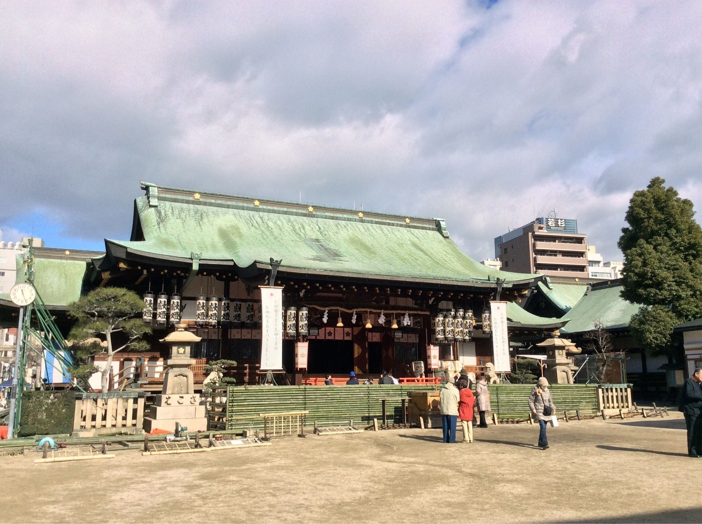 It is another hidden spot for a tourist like myself. But I think it is fairly obvious for those who grew and lived for many years. Just follow your instinct, finding this spot. It is just a few steps away from one of the subway stations.