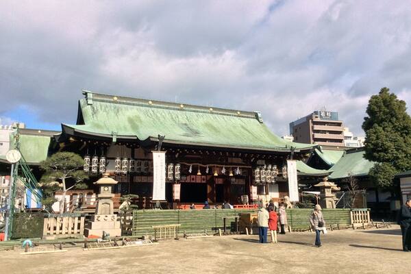 It is another hidden spot for a tourist like myself. But I think it is fairly obvious for those who grew and lived for many years. Just follow your instinct, finding this spot. It is just a few steps away from one of the subway stations.