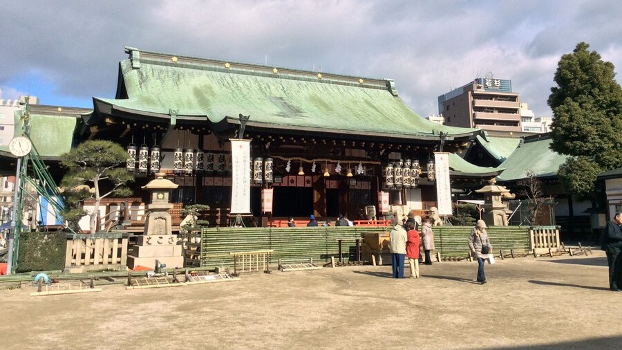 It is another hidden spot for a tourist like myself. But I think it is fairly obvious for those who grew and lived for many years. Just follow your instinct, finding this spot. It is just a few steps away from one of the subway stations.