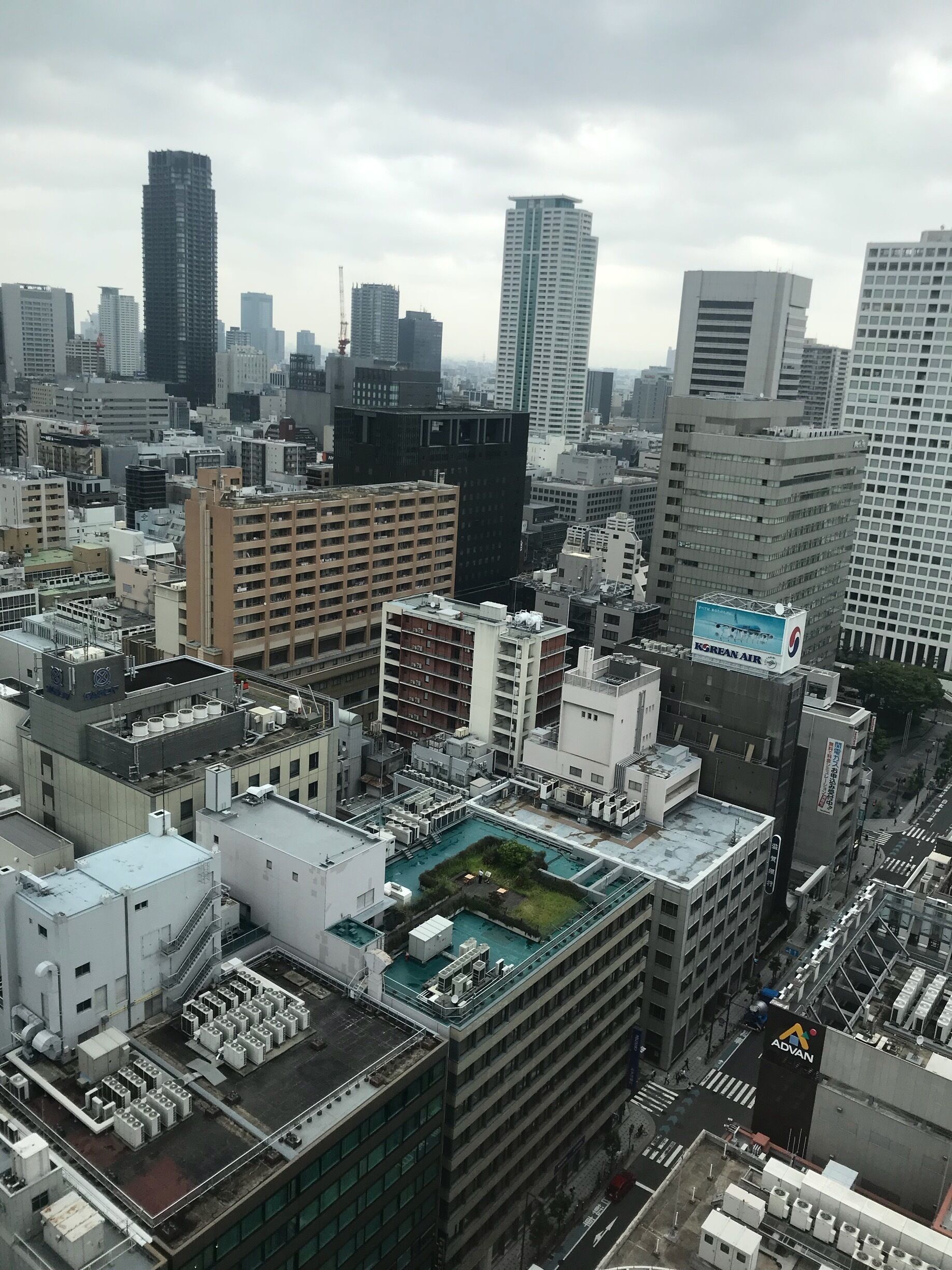 A hidden rooftop garden in busy Osaka... 