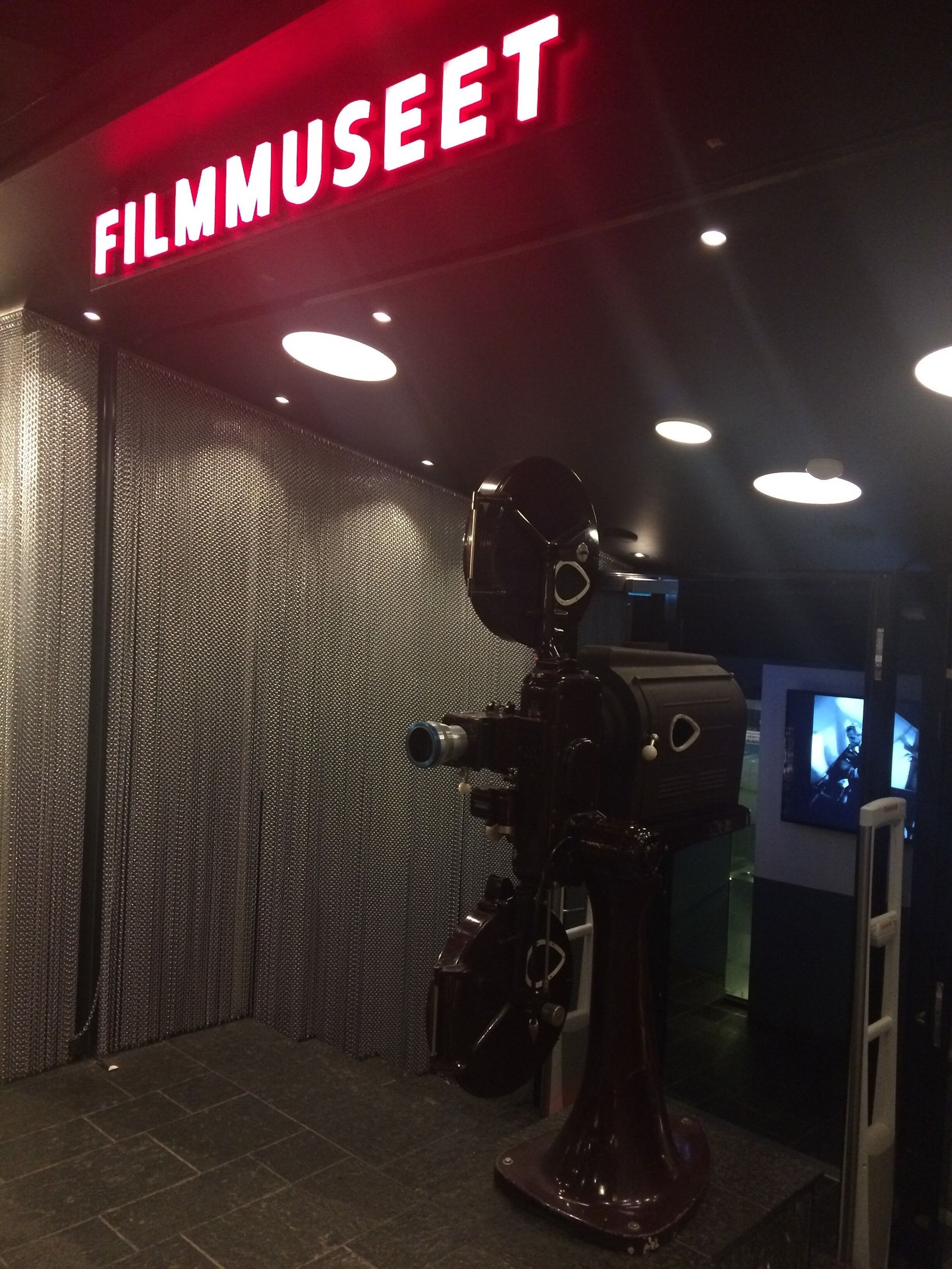 Cute cinema which shows a mix of independent and foreign films (some subtitled in English). There’s an old film-reel camera in the foyer which is cool!
