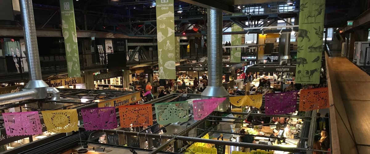 Vulkan Oslo: Mathallen Hall in Oslo is inspired by the great European food courts. Here you can find specialty shops, cafés and great places to eat. They pride themselves in food for foodies, craft cocktails and high quality (although not necessarily local) gifts. We were able to dine with friends with various dietary restrictions without any problems.
#LikeALocal