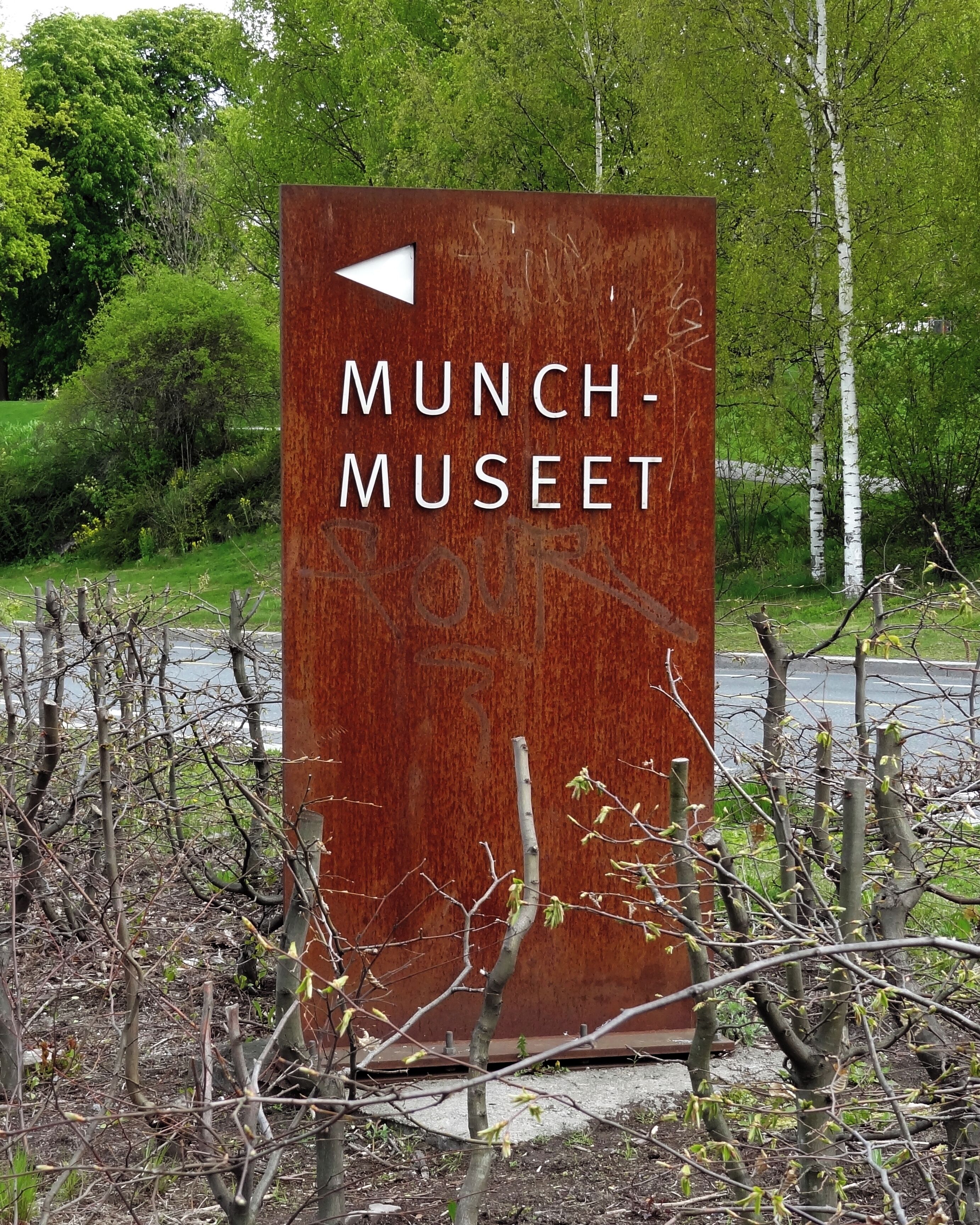 #Munch #oslo #museu

Em Oslo visitei 0 Munchmuseet. Ele é dedicado a Edvard Munch, um dos percursores do expressionismo, e tem uma quantidade expressiva de obras do pintor. Usei o Oslo Pass que dava direito a entrar nos principais museus e a usar todos os meios de transporte (Tram, ônibus, barco e metro).

In Oslo I visited the Munchmuseet. It is dedicated to Edvard Munch, one of the precursors of expressionism, and has an expressive amount of works by the painter. I used the Oslo Pass which gave right to enter the main museums and to use all the means of transport (Tram, bus, boat and metro).