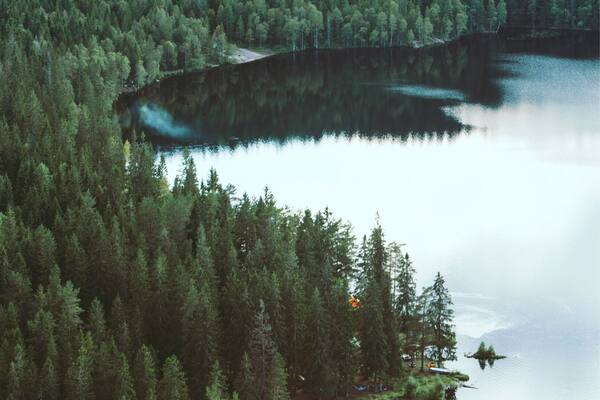 Ăyungen is a lake located in Nordmarka just a short drive from Oslo centrum. It's a perfect spot for camping as well as hiking.