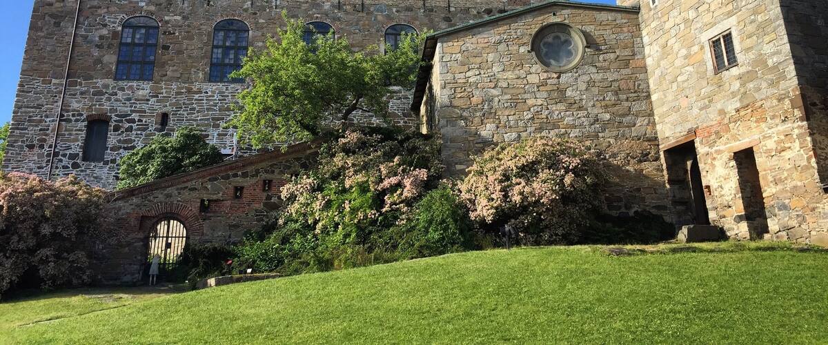 This is the backside of the fortress and castle. Construction is likely to have been in the late 13th century, to protect the city. Mentioned in history for the first time in 1300.