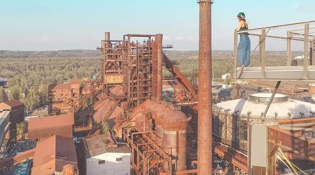 Ostrava is one of the coolest cities in Czech Republic! Its industrial heritage is very strong. Many of the old factories are used to host festivals, exhibitions and cool coffee places, like this one, located on top of an old furnace
#ostrava #czechia